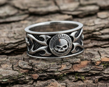 Load image into Gallery viewer, Men's Harley-Davidson® Willie G. Skull in Tribal Flames Ring Sterling Silver  HDR0399 image 4