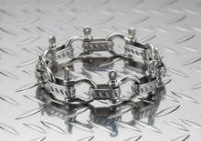 Load image into Gallery viewer, Men’s 20mm Large Boat Shackle Bracelet Stainless Steel SB2