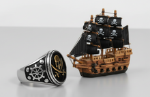 Load image into Gallery viewer, Round "Pirate" Signet Ring Men's Stainless Steel SR213