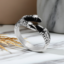 Load image into Gallery viewer, Eagle&#39;s Talon Claw Ring Stainless Steel Unisex Ring SR2