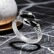 Load image into Gallery viewer, Eagle&#39;s Talon Claw Ring Stainless Steel Unisex Ring SR2