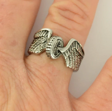 Load image into Gallery viewer, Small Winged Wheel Ring Ladies Biker Ring Stainless Steel SR44