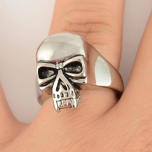 Load image into Gallery viewer, Heavy Metal Jewelry Men&#39;s Vampire Skull Stainless Steel Ring